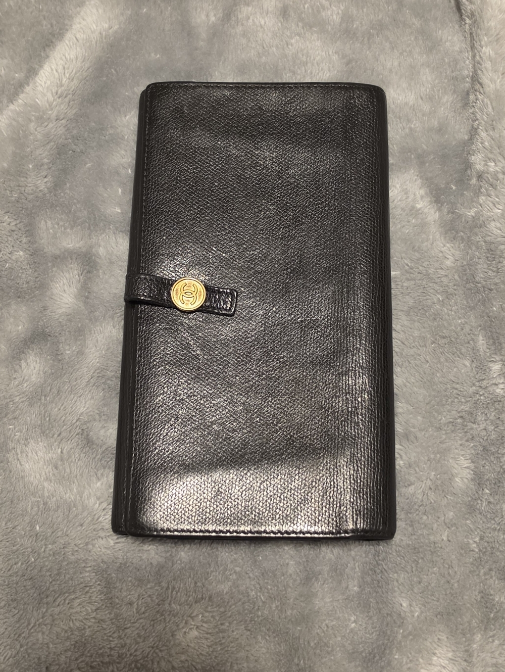 CHANEL Bifold Black Leather Long Wallet with Gold CC Button Vintage